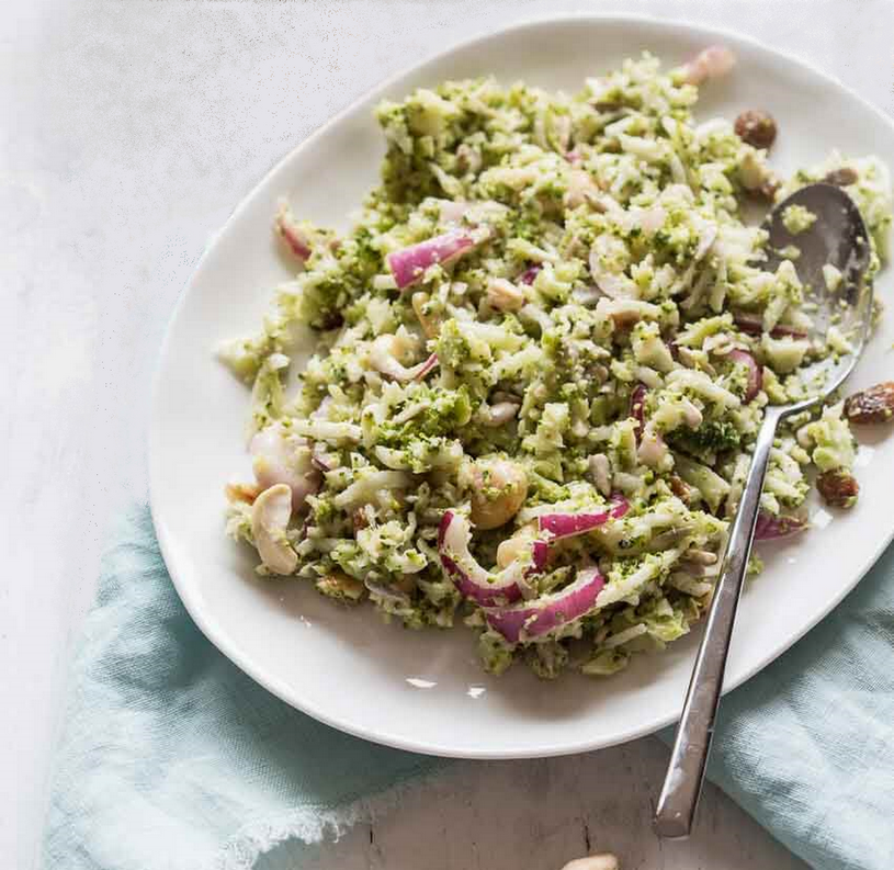 Broccoli-koolrabi salade met cashewnootjes en wasabi dressing