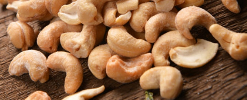 cashew noten op tafel